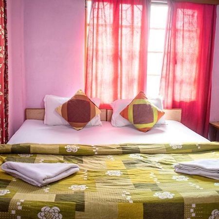 Family Guest House Varanasi Luaran gambar