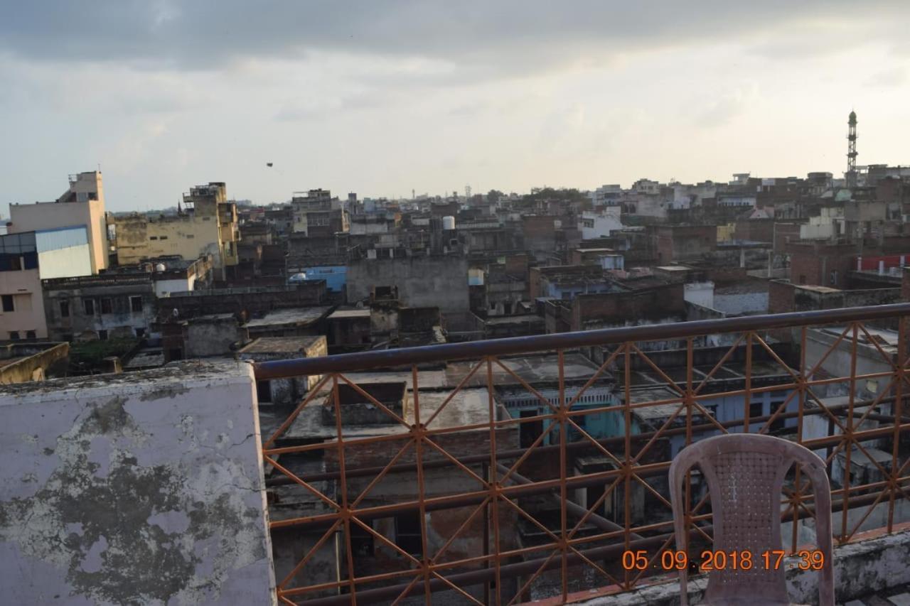 Family Guest House Varanasi Luaran gambar